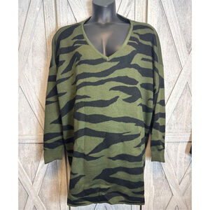 Women's ELOQUII Plus Size 26 Green & Black Zebra Print V-Neck Sweater